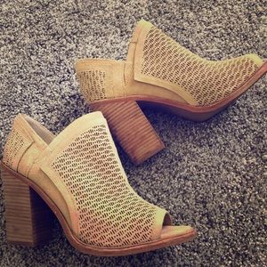 Open toed block heels
